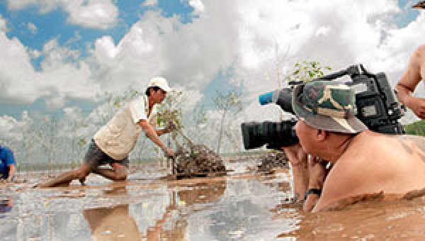 Phim tài liệu TFS: Hành trình 25 năm “giữa ngàn thác lũ” đến “vượt sóng”